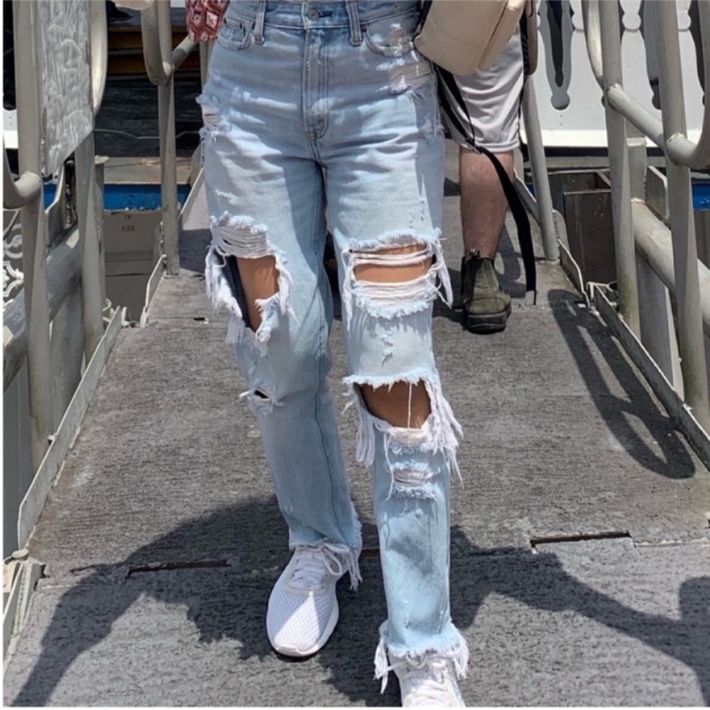 Abercrombie & Fitch Light Blue Distressed Jeans Mom Jeans - Picture 8 of 8